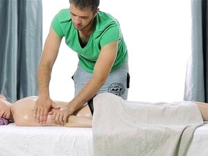 Massage-Kunde Ficken Auf Massageliege