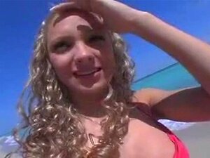 Atemberaubende Blonde Teen Mit Frechen Titten Atemberaubende Blonde Teen Mit Frechen Titten
