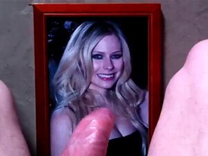Avril Lavigne ポルノ動画 トモダチンポ Tomodachinpo Com