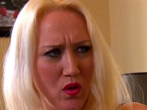 Eine Blonde Und Reife Frau Wird Mit Ihrer Unterwäsche Gefickt Eine Blonde Und Reife Frau Wird Mit Ihrer Unterwäsche Gefickt