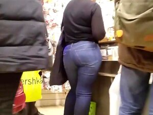 Hot chick wiggles her ass in tight jeans for the spy cam
